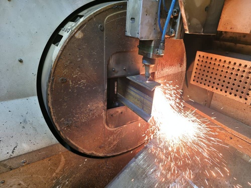 Лазерная резка труб